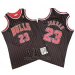 Camiseta Chicago Bulls Michael Jordan NO 23 Mitchell & Ness Negro